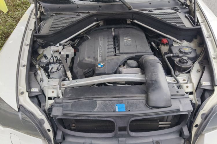 Used BMW X6 2009 xDrive35i Engine Bay
