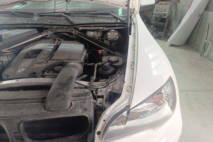 Used BMW X6 2009 xDrive35i Engine Bay Left