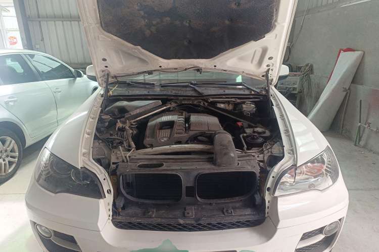 Used BMW X6 2009 xDrive35i Engine Bay