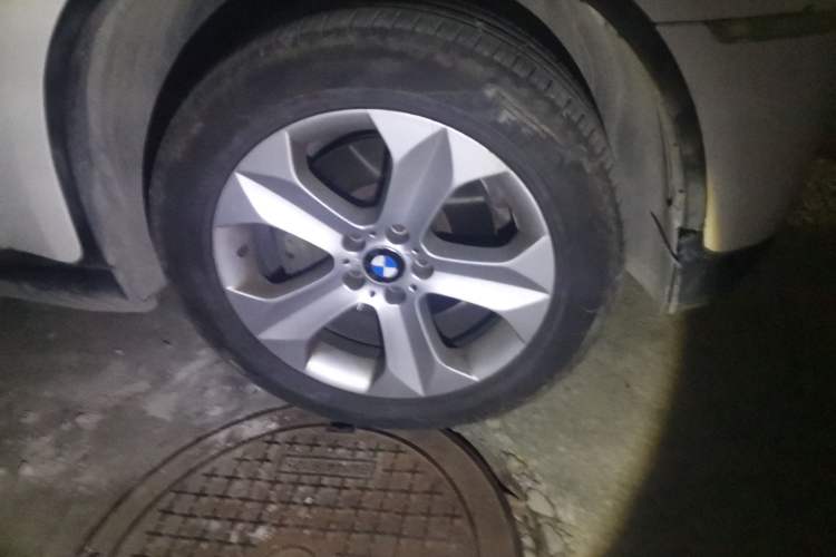 Used BMW X6 2009 xDrive35i Right Front Wheel Hub