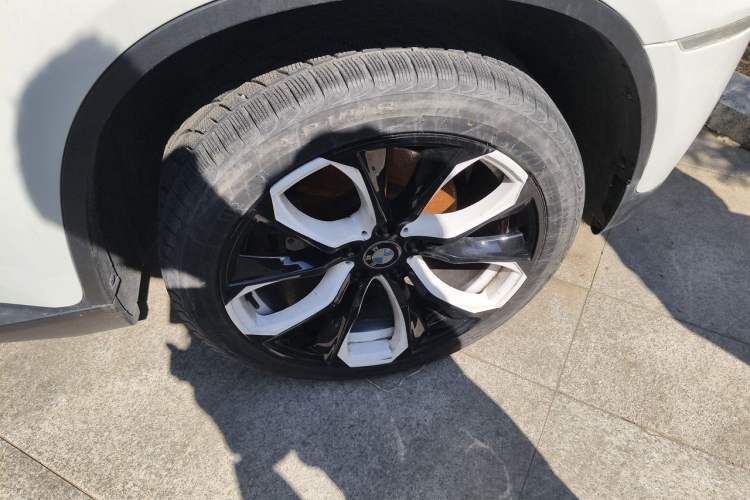 Used BMW X6 2009 xDrive35i Right Front Wheel Hub