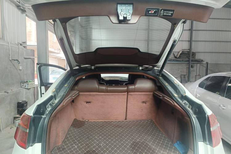 Used BMW X6 2009 xDrive35i Trunk