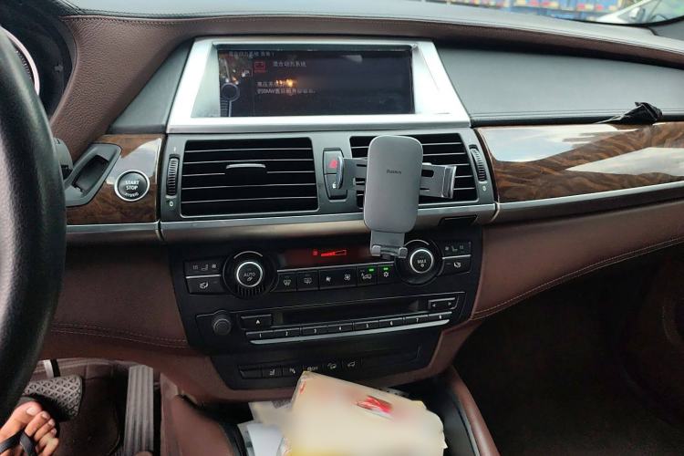 Used BMW X6 2010 4.4T hybrid version Audio And AC Panel
