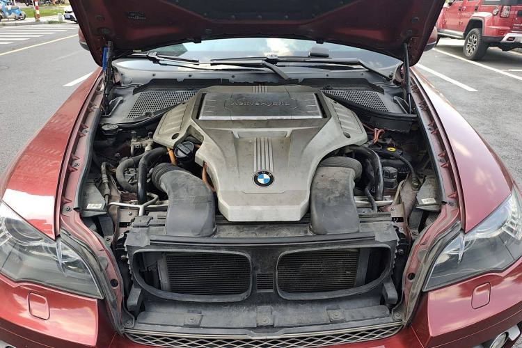 Used BMW X6 2010 4.4T hybrid version Engine Bay