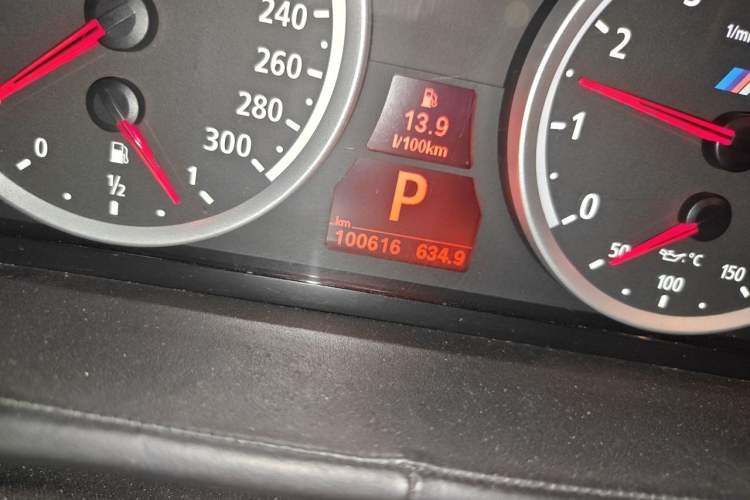Used BMW X6 2010 X6 M Odometer Close Up