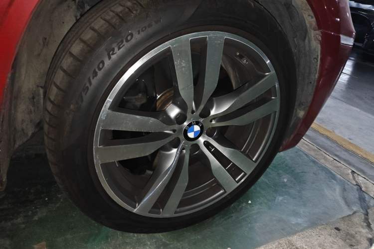 Used BMW X6 2010 X6 M Right Front Wheel Hub