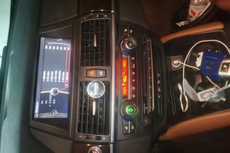 Used BMW X6 2011 xDrive35i Audio And AC Panel