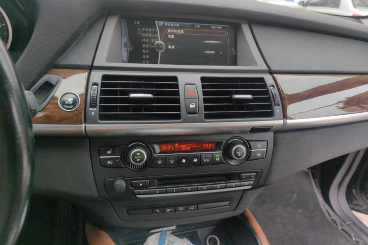 Used BMW X6 2011 xDrive35i Audio And AC Panel