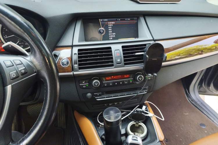 Used BMW X6 2011 xDrive35i Audio And AC Panel