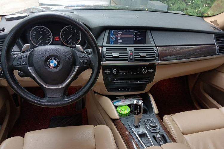 Used BMW X6  Center Console