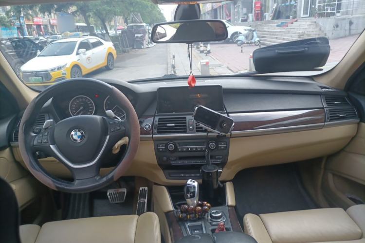 Used BMW X6 2011 xDrive35i Center Console