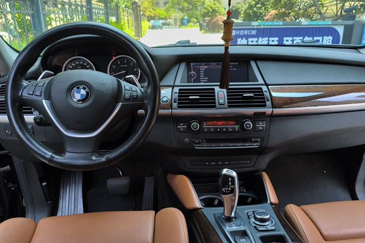 Used BMW X6 2011 xDrive35i Center Console