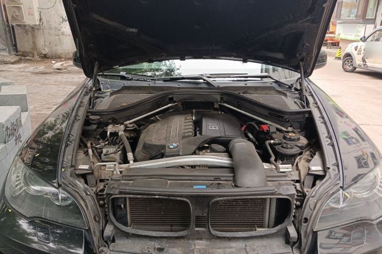 Used BMW X6  Engine Bay