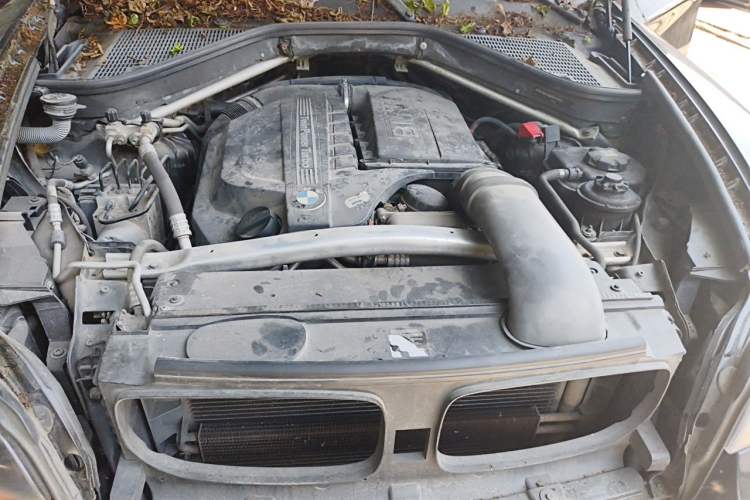 Used BMW X6 2011 xDrive35i Engine Bay