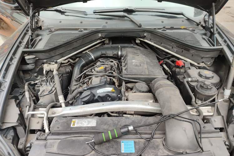 Used BMW X6 2011 xDrive35i Middle East version Engine Bay