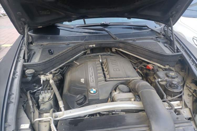 Used BMW X6 2011 xDrive35i Engine Bay