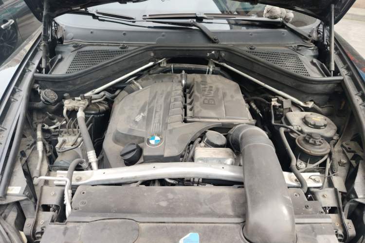 Used BMW X6 2011 xDrive35i Engine Bay