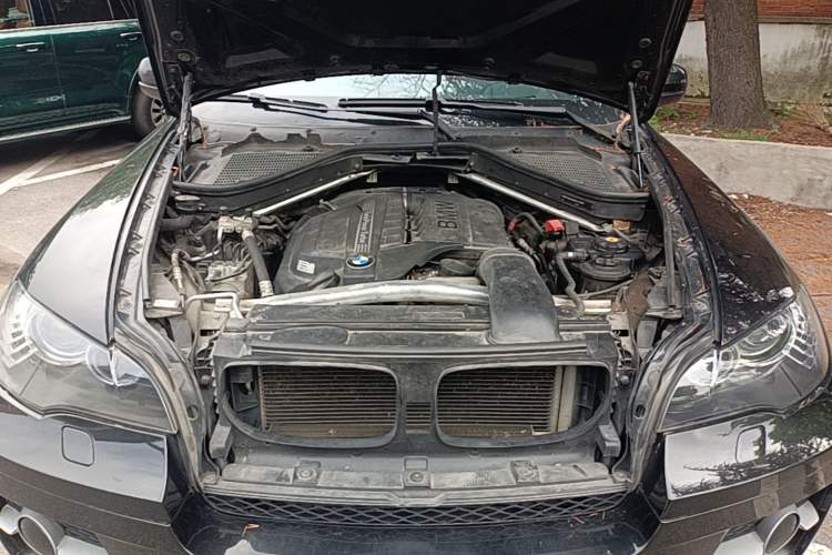 Used BMW X6 2011 xDrive35i Engine Bay
