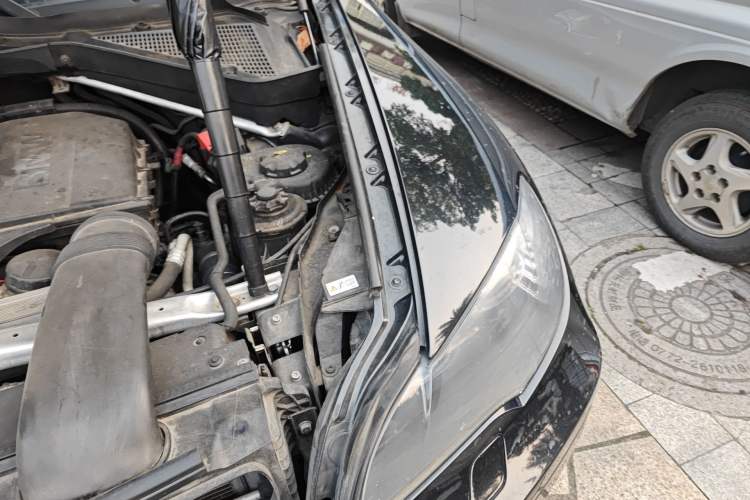 Used BMW X6  Engine Bay Left