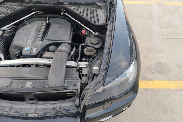 Used BMW X6 2011 xDrive35i Engine Bay Left