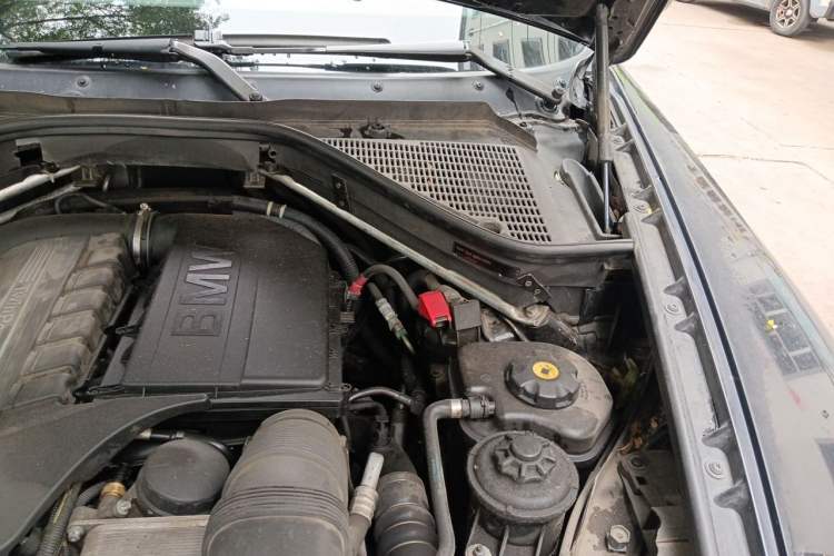 Used BMW X6  Engine Bay Left