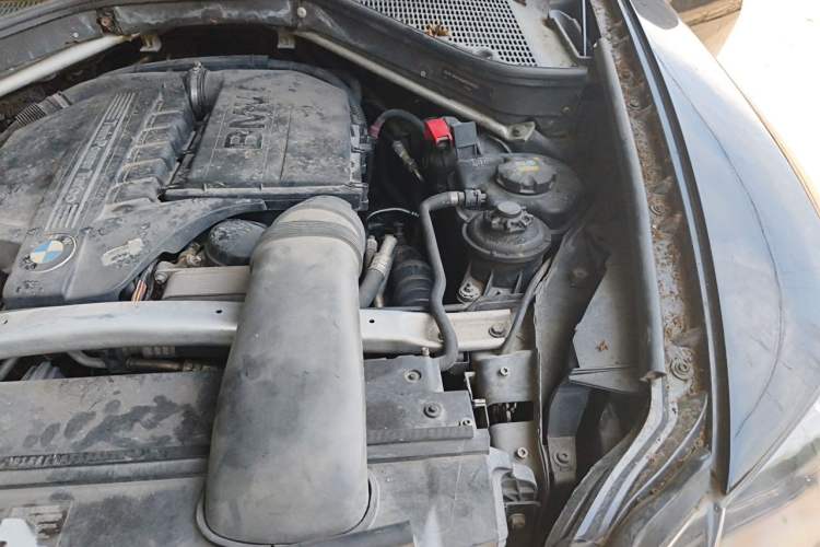 Used BMW X6 2011 xDrive35i Engine Bay Left