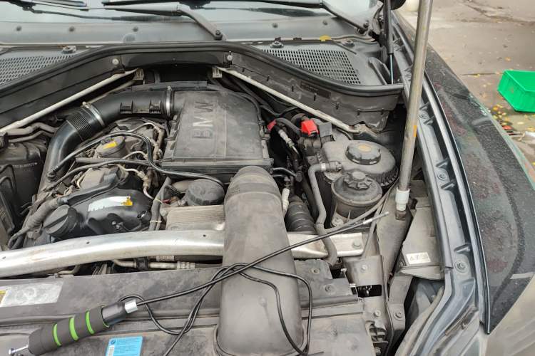 Used BMW X6 2011 xDrive35i Middle East version Engine Bay Left