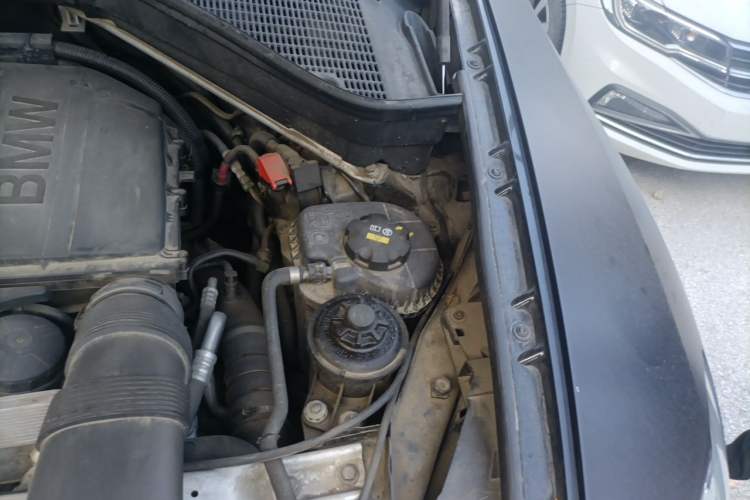 Used BMW X6 2011 xDrive35i Engine Bay Left