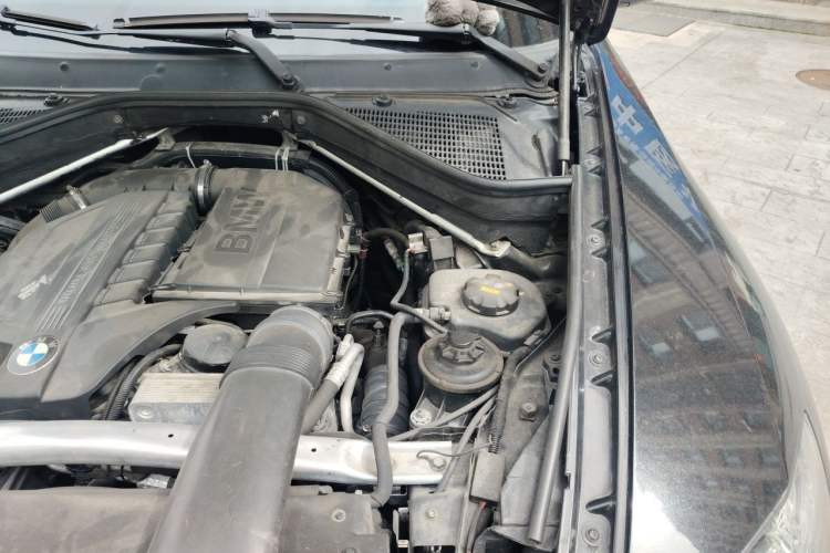 Used BMW X6 2011 xDrive35i Engine Bay Left