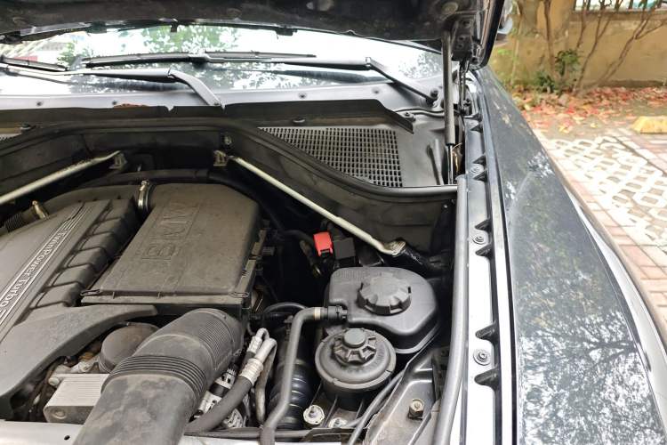 Used BMW X6 2011 xDrive35i Engine Bay Left