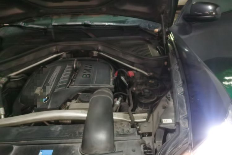 Used BMW X6 2011 xDrive35i Engine Bay Left