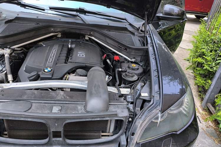 Used BMW X6 2011 xDrive35i Engine Bay Left