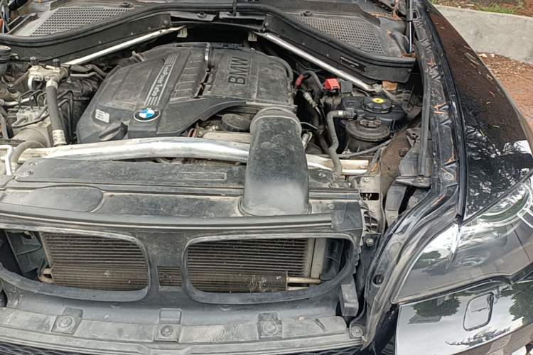 Used BMW X6 2011 xDrive35i Engine Bay Left