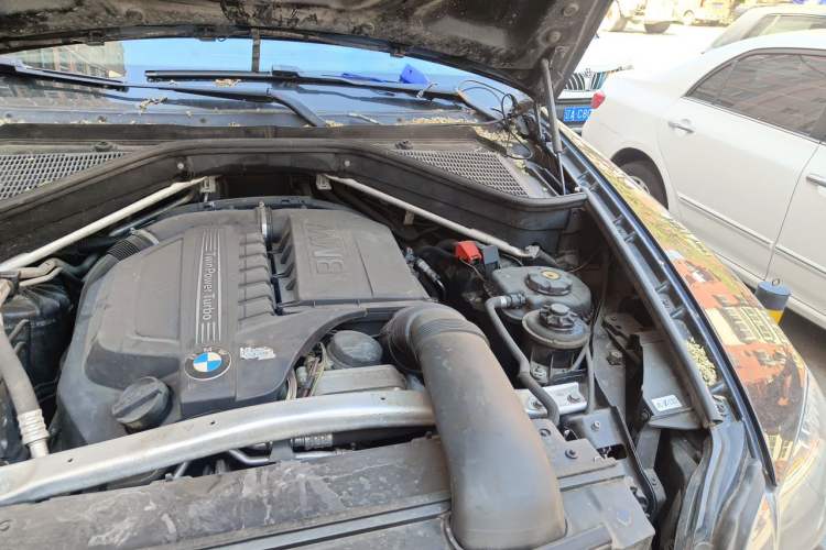 Used BMW X6 2011 xDrive35i Engine Bay Left