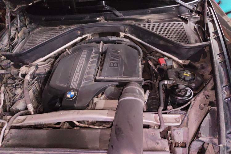 Used BMW X6 2011 xDrive35i Engine Bay Left