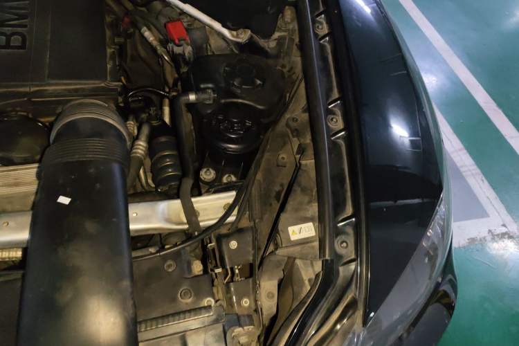 Used BMW X6 2011 xDrive35i Engine Bay Left