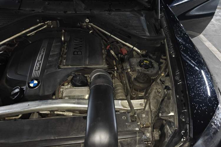 Used BMW X6 2011 xDrive35i Engine Bay Left
