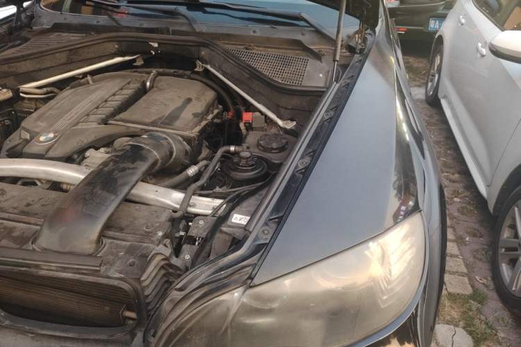 Used BMW X6 2011 xDrive35i Engine Bay Left