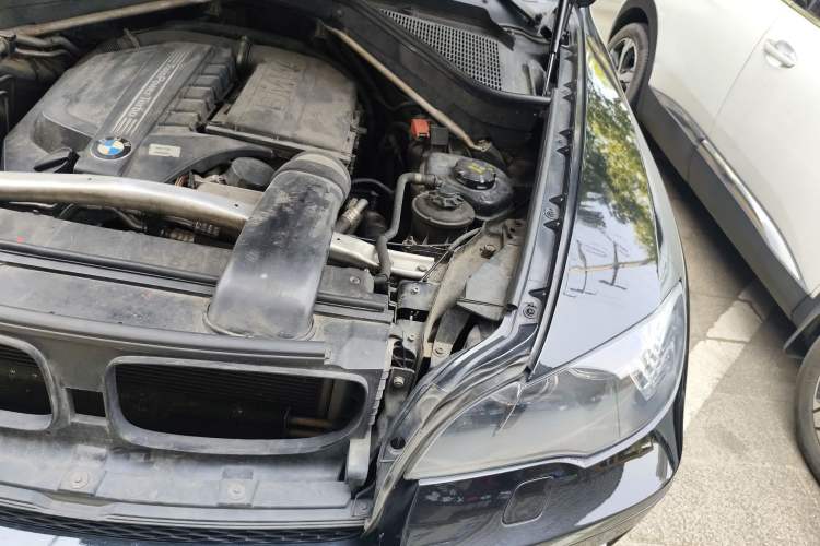 Used BMW X6 2011 xDrive35i Engine Bay Left