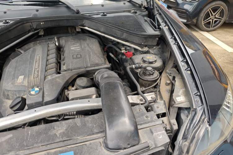 Used BMW X6 2011 xDrive35i Engine Bay Left