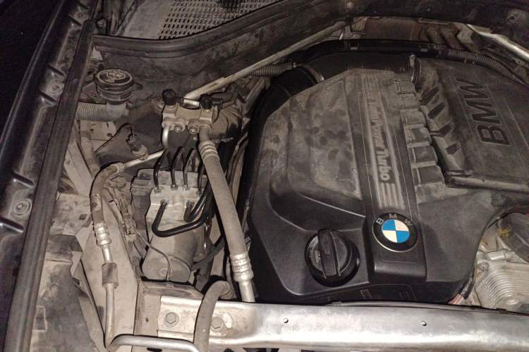 Used BMW X6 2011 xDrive35i Engine Bay Right