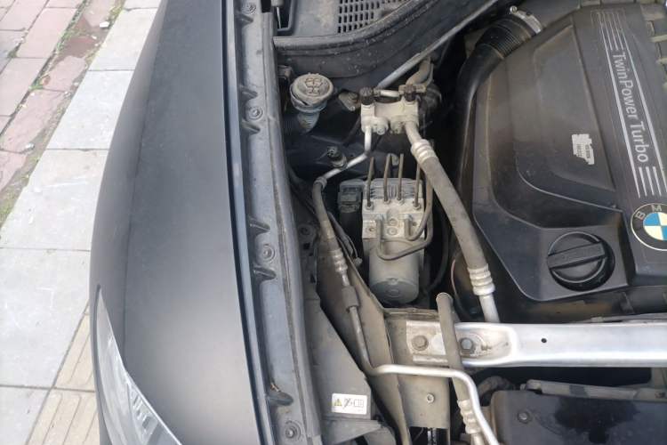 Used BMW X6 2011 xDrive35i Engine Bay Right
