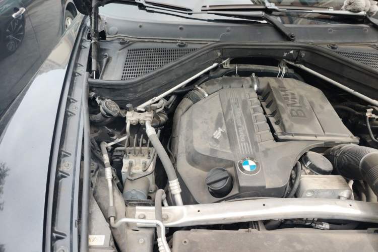 Used BMW X6 2011 xDrive35i Engine Bay Right