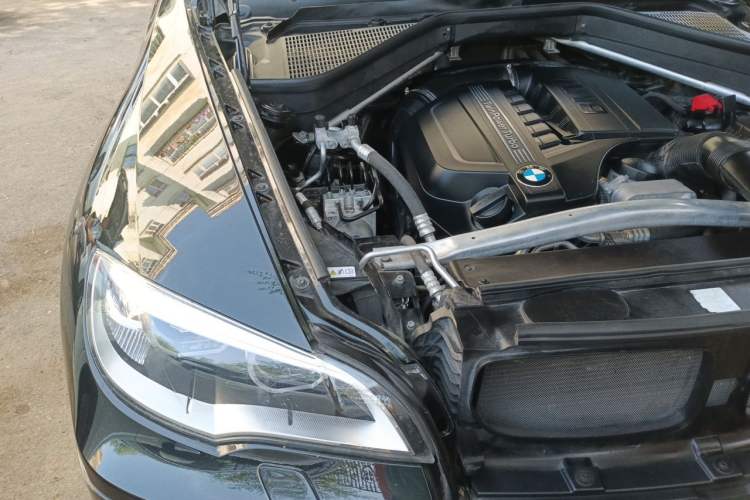 Used BMW X6 2011 xDrive35i Engine Bay Right
