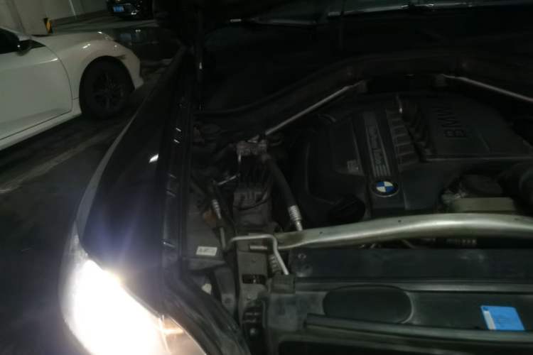 Used BMW X6 2011 xDrive35i Engine Bay Right