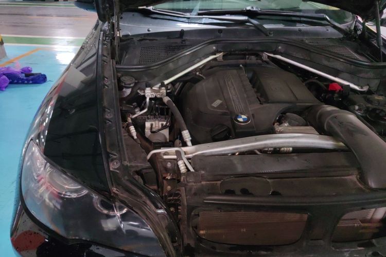 Used BMW X6 2011 xDrive35i Engine Bay Right