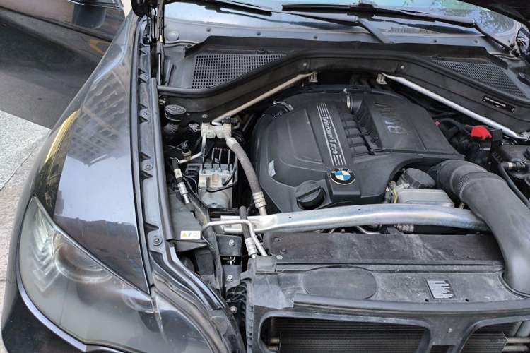 Used BMW X6 2011 xDrive35i Engine Bay Right