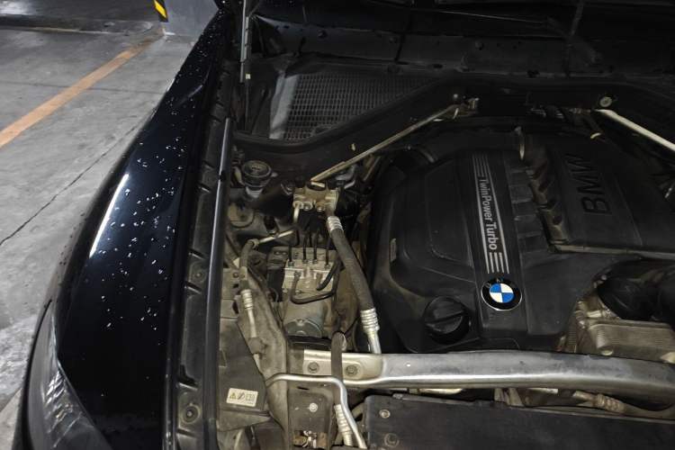 Used BMW X6 2011 xDrive35i Engine Bay Right