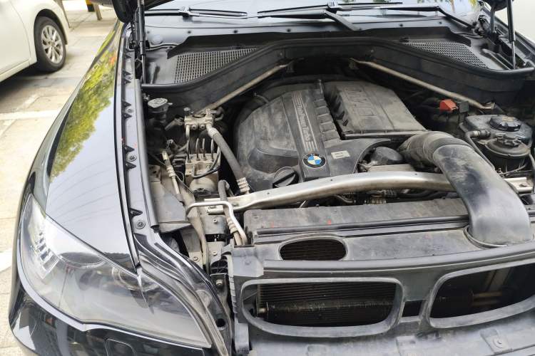Used BMW X6 2011 xDrive35i Engine Bay Right