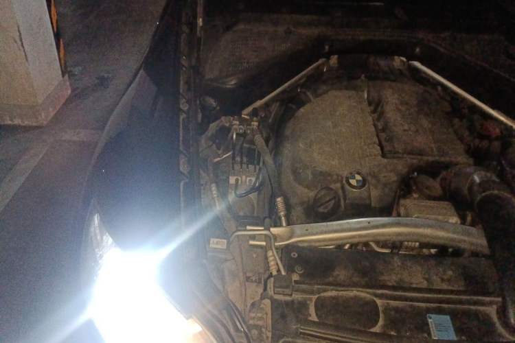 Used BMW X6 2011 xDrive35i Engine Bay Right